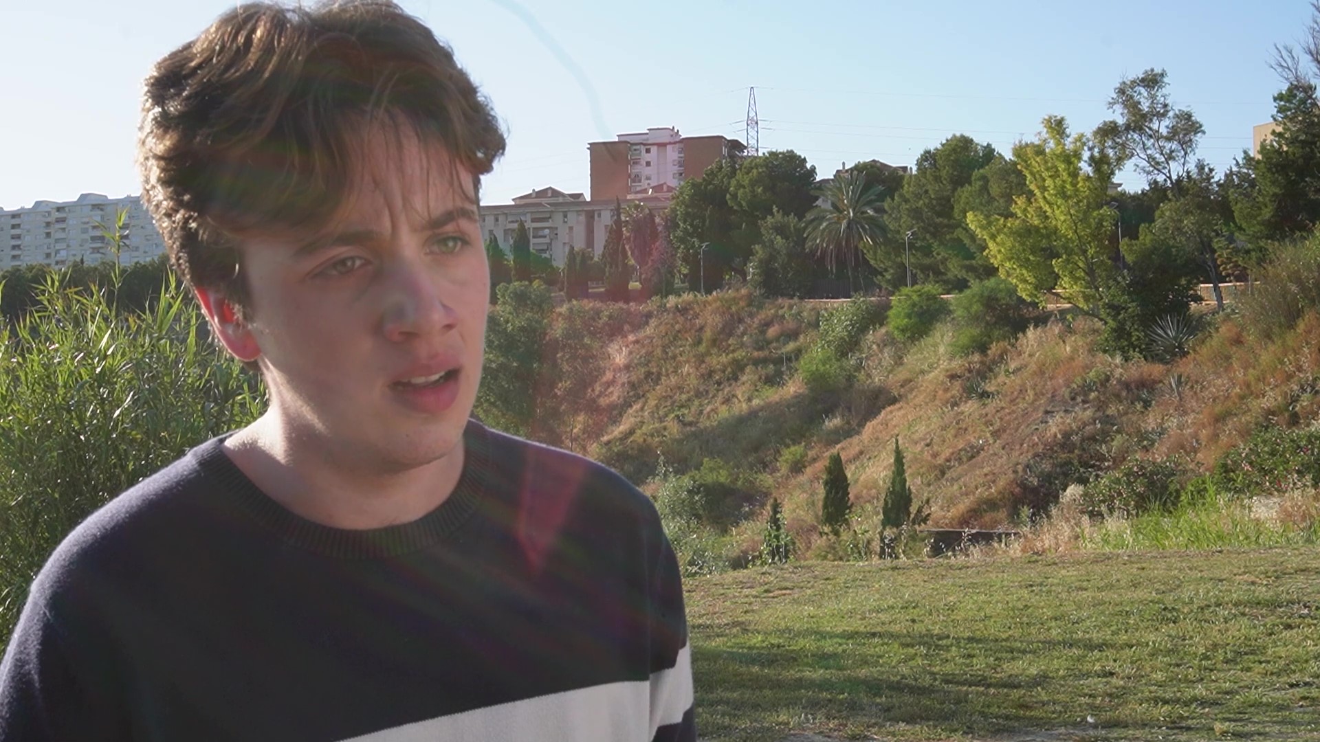 QUÉDATE V3 - frame at 1m12s